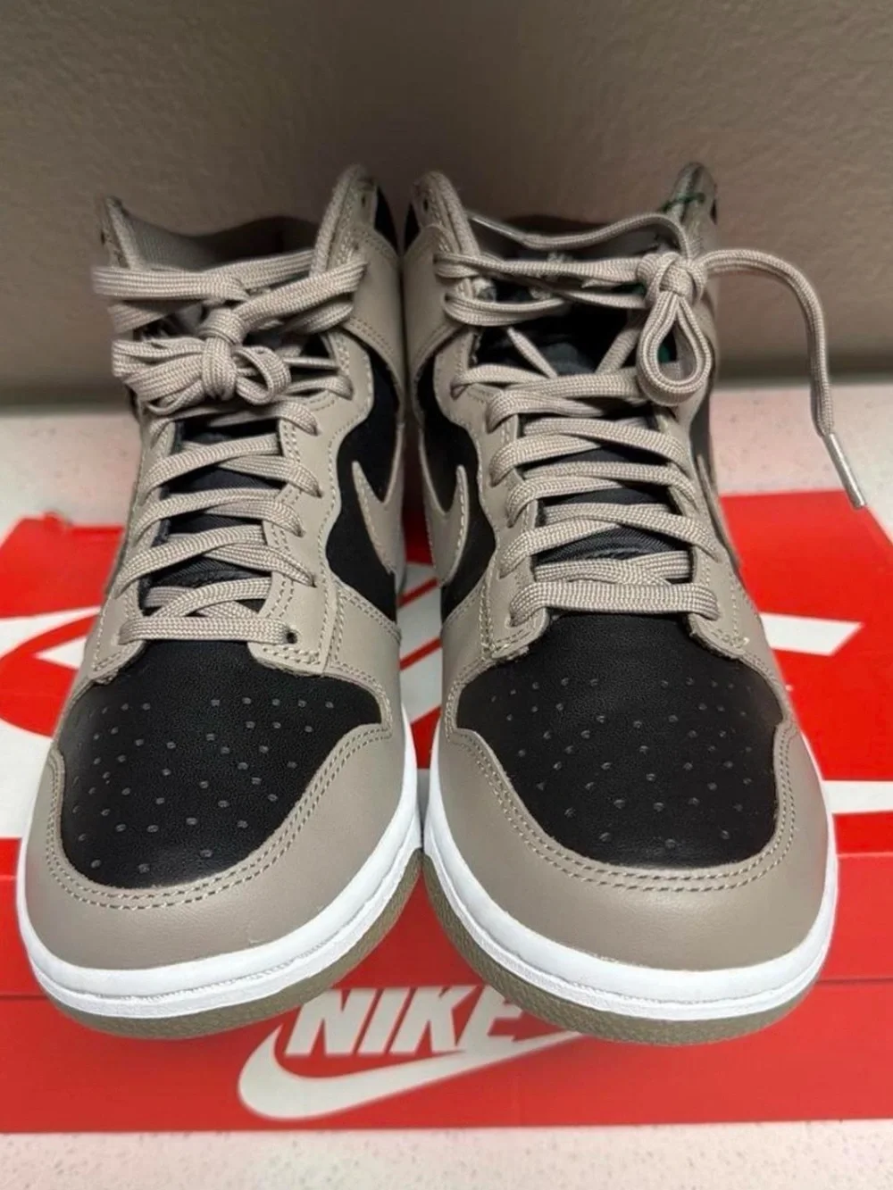 Nike dunks 6.5 women (6 men’s)